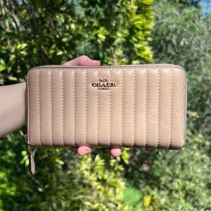 COACH Long Zip-Around Wallet Quilted Leather Beige with Gold Hardware AUTHENTIC